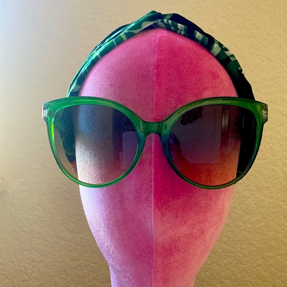 Accessories - Envy Green Emerald Color💚💎💚Oval Sunglasses😎2000s Vintage Design👨🏻‍🎨NEW💐